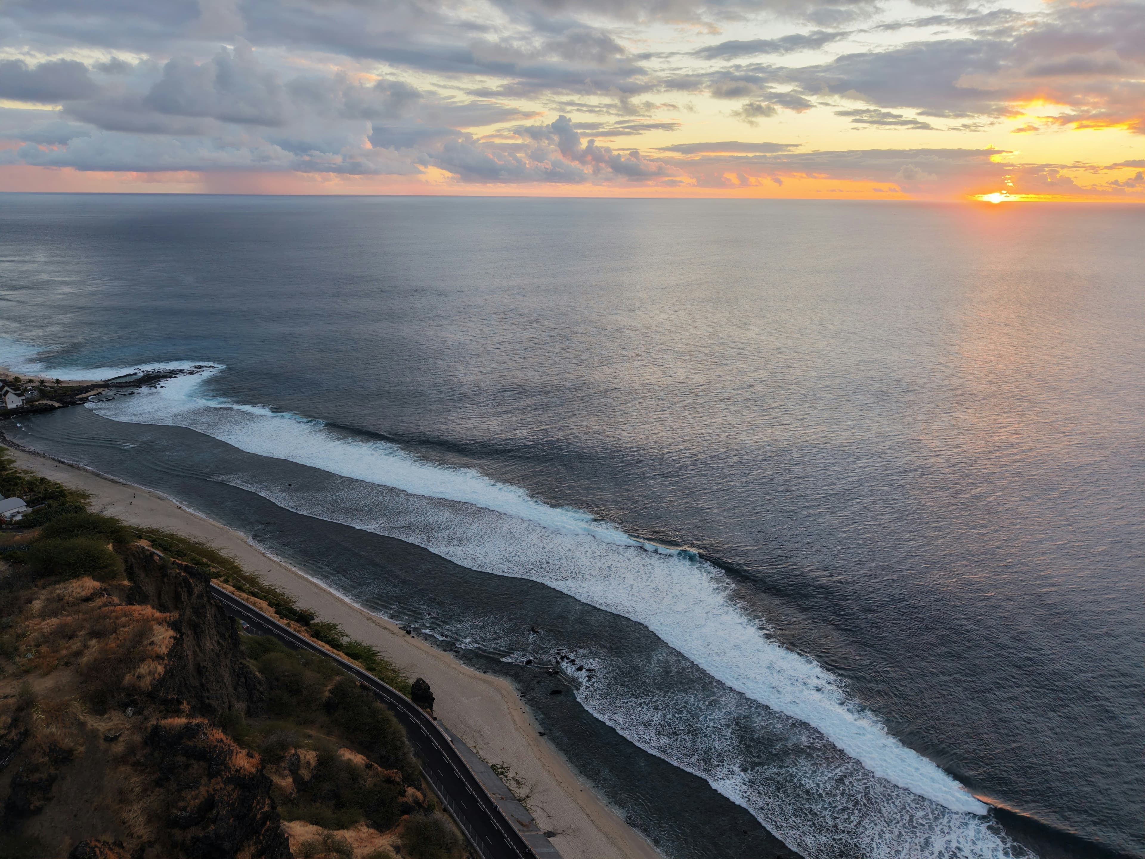Littoral de La Réunion au coucher du soleil